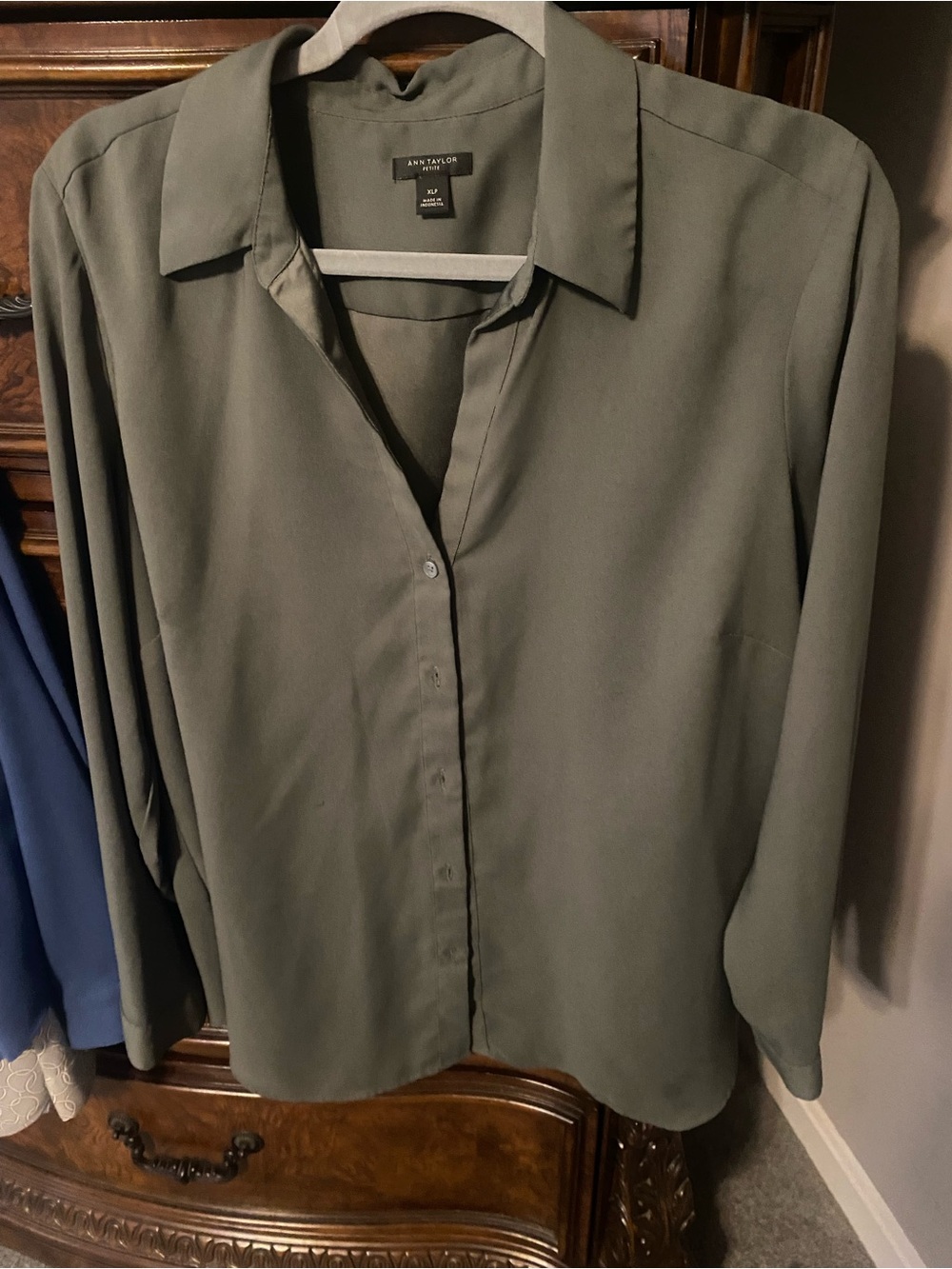 Ann Taylor Button Down essential Blouse